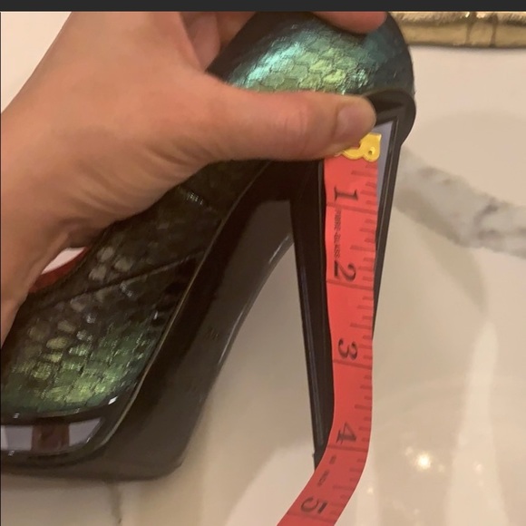 YSL Vanda Python Mirrored Heeled Pump - Picture 7 of 7